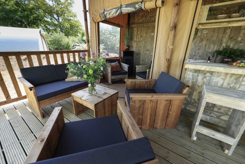 Glamping Lodge met hottub op een alpacafarm