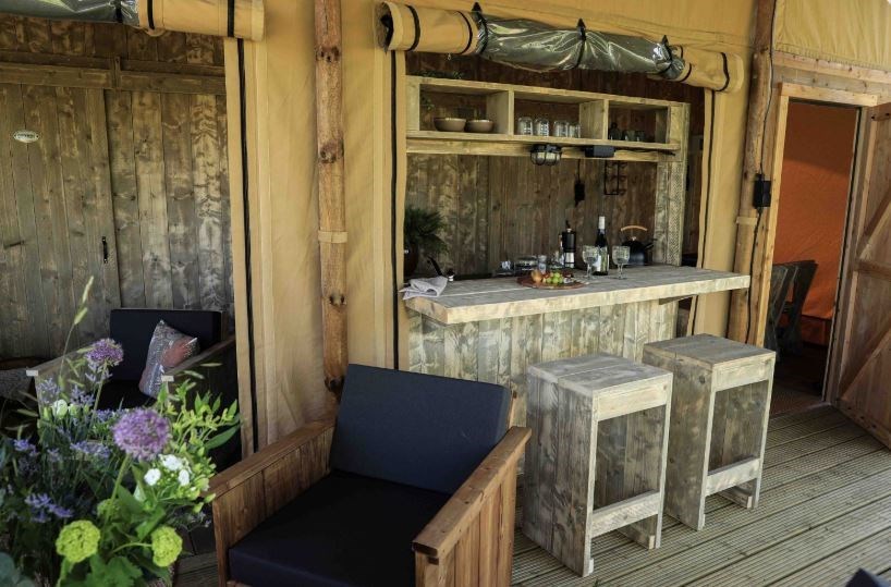 Glamping Lodge met hottub op een alpacafarm
