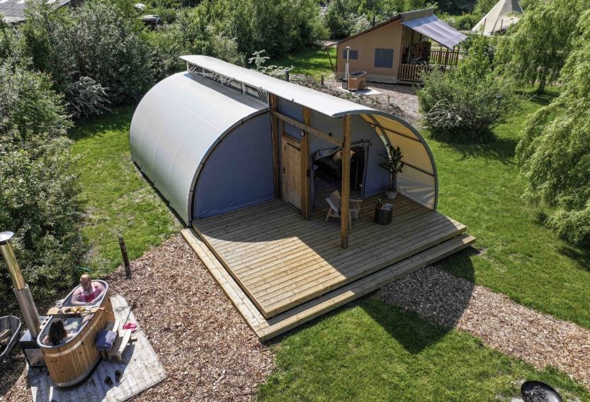 Unieke Arcade lodge met hottub op alpacafarm