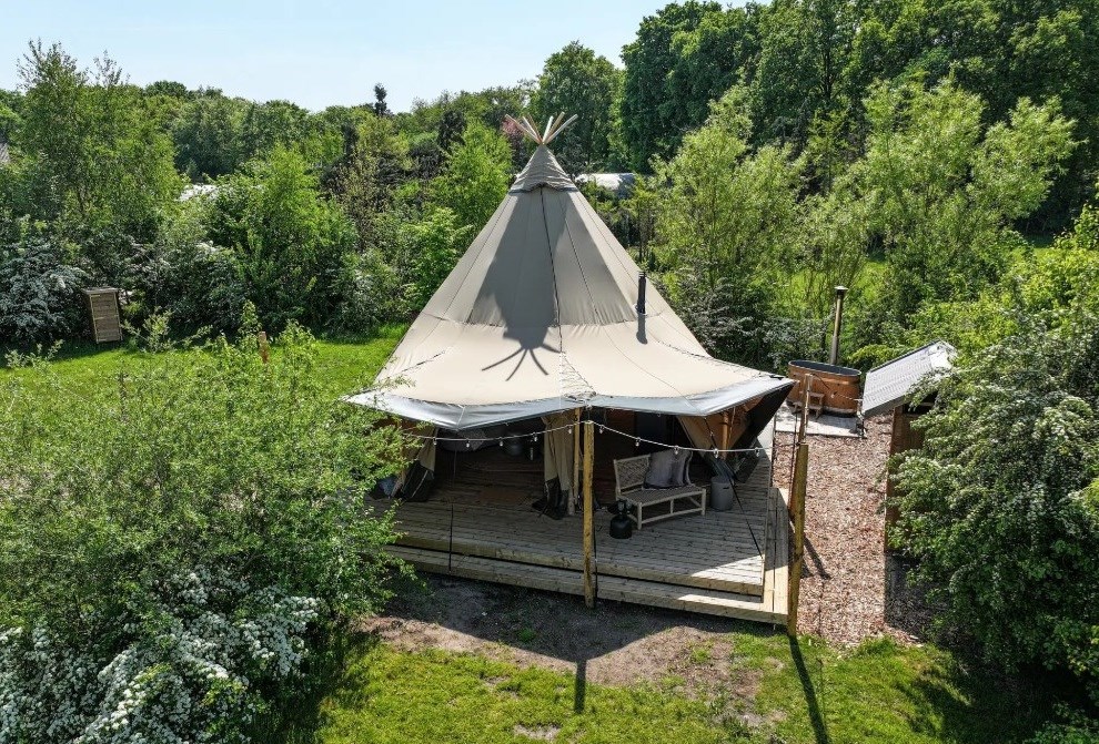 Luxe Tipi Tent met hottub tussen de alpaca’s in Brabant