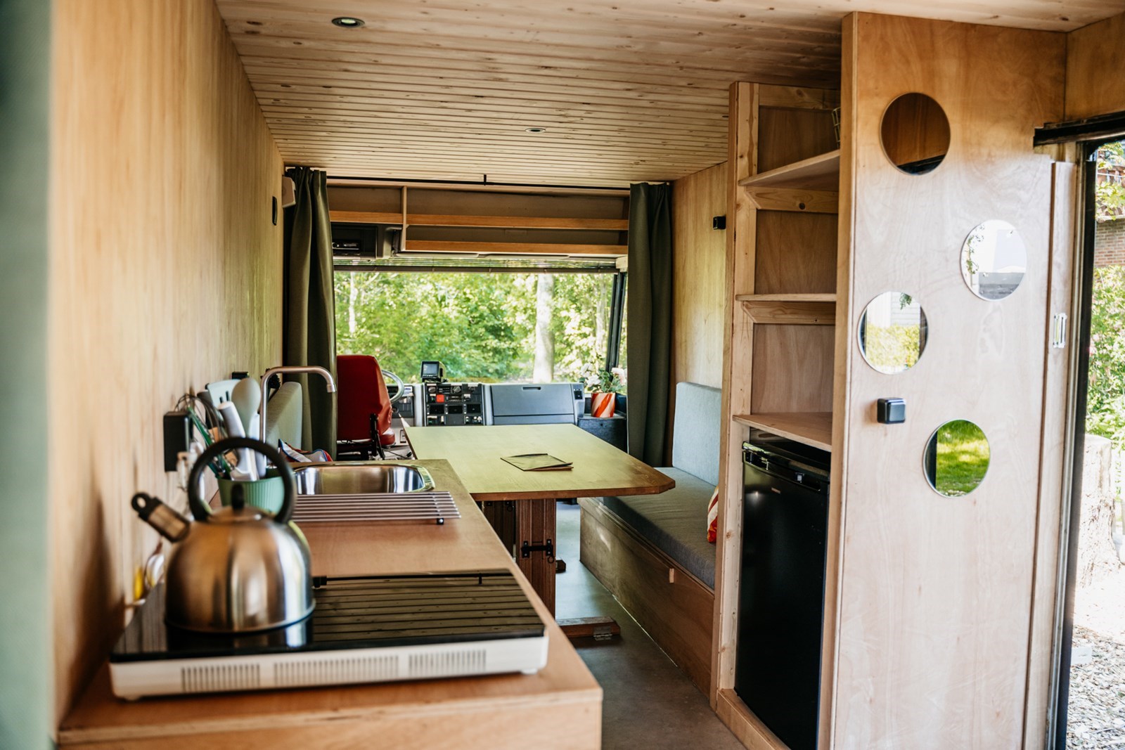 Origineel overnachten in een SRV-wagen