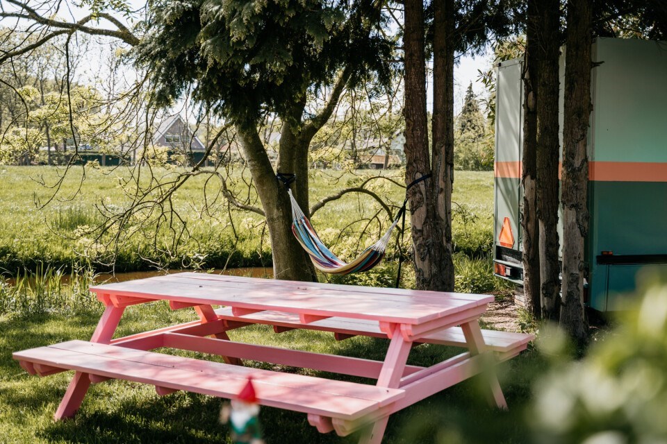 Origineel overnachten in een SRV-wagen