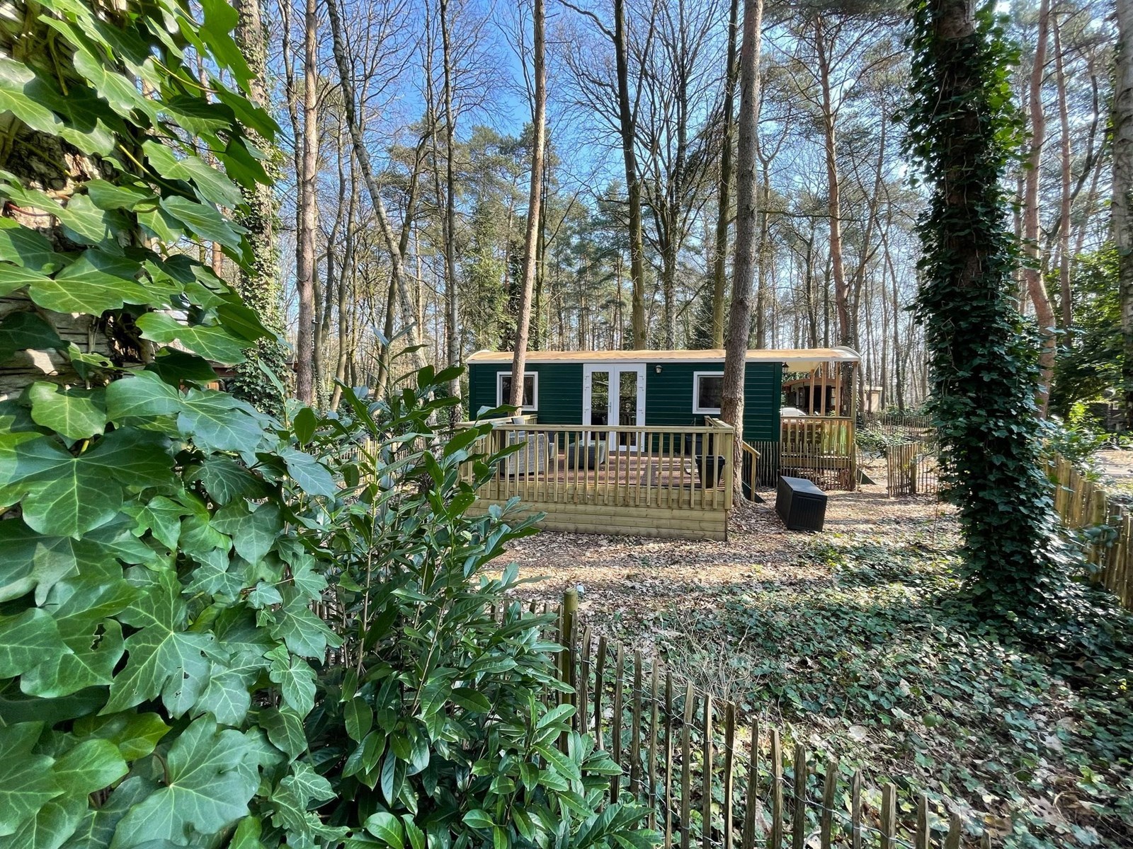 Originele overnachten in een sfeervolle Pipowagen met omheinde tuin