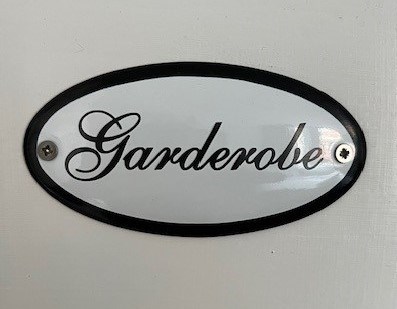 Slapen in een 100 jaar oud kerkje in de stijl van de Amsterdamse School