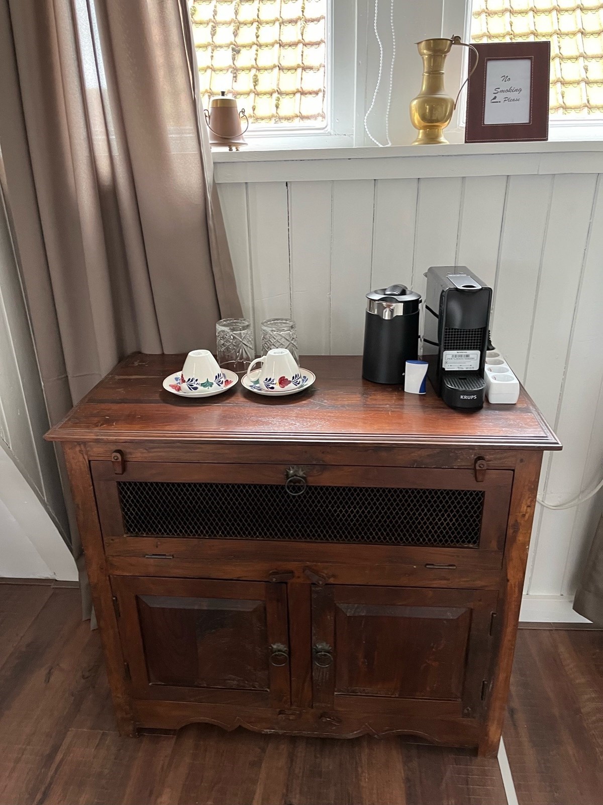 Slapen in een 100 jaar oud kerkje in de stijl van de Amsterdamse School