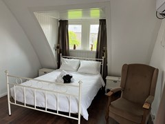 Slapen in een 100 jaar oud kerkje in de stijl van de Amsterdamse School Slapen in een 100 jaar oud kerkje in de stijl van de Amsterdamse School