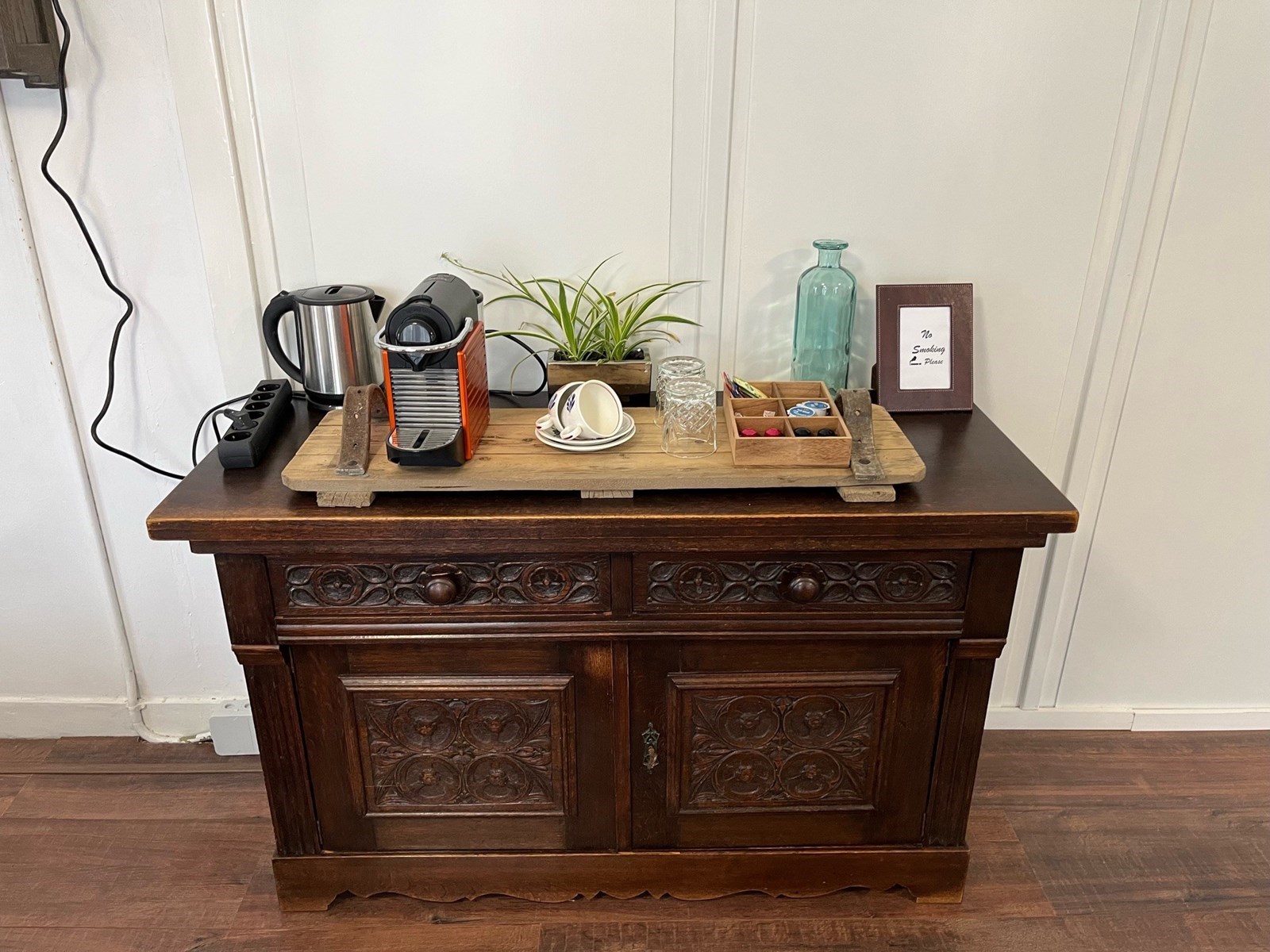 Slapen in een 100 jaar oud kerkje in de stijl van de Amsterdamse School