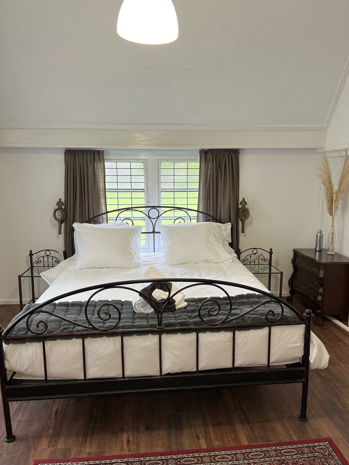 Slapen in een 100 jaar oud kerkje in de stijl van de Amsterdamse School