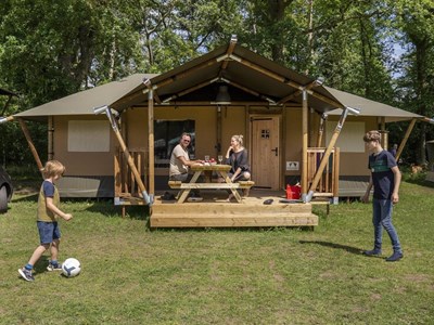 Glamping met het hele gezin in een safaritent in de Achterhoek Glamping met het hele gezin in een safaritent in de Achterhoek