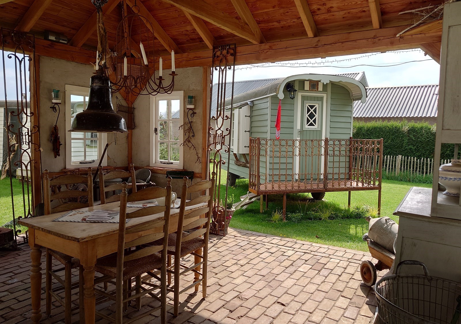 Overnachten als Burgemeester van een minidorpje van Pipowagens - helemaal voor jezelf  