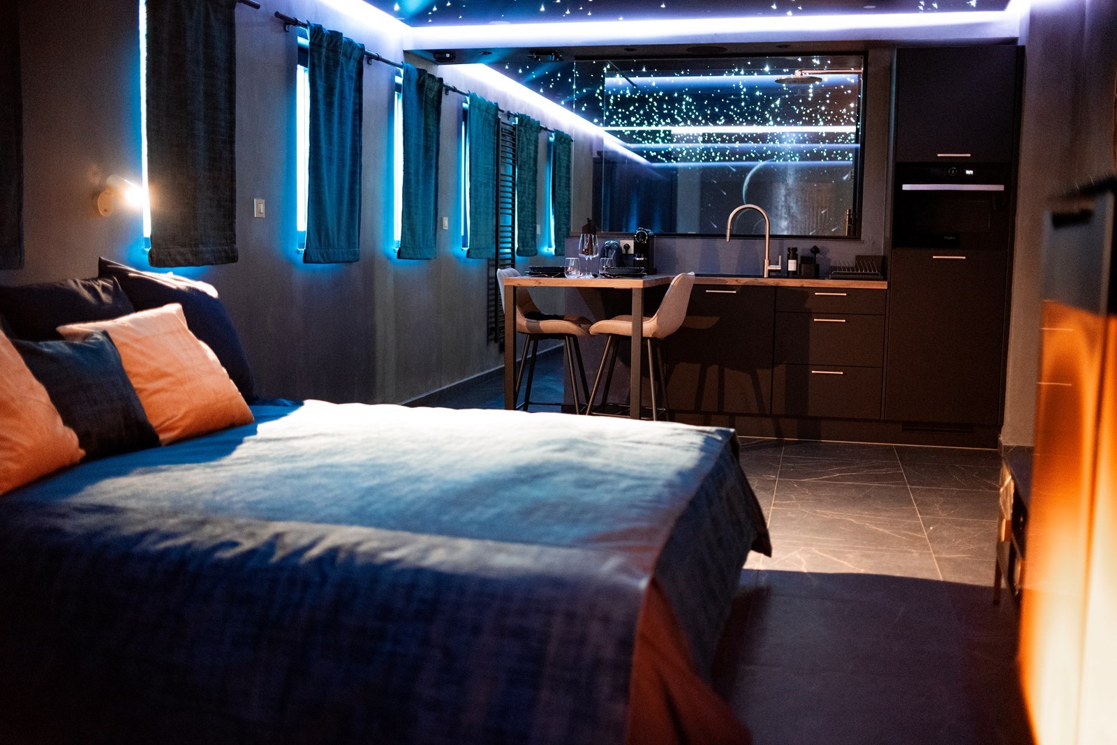 Origineel overnachten in romantische suite onder de sterren met een grote jacuzzi