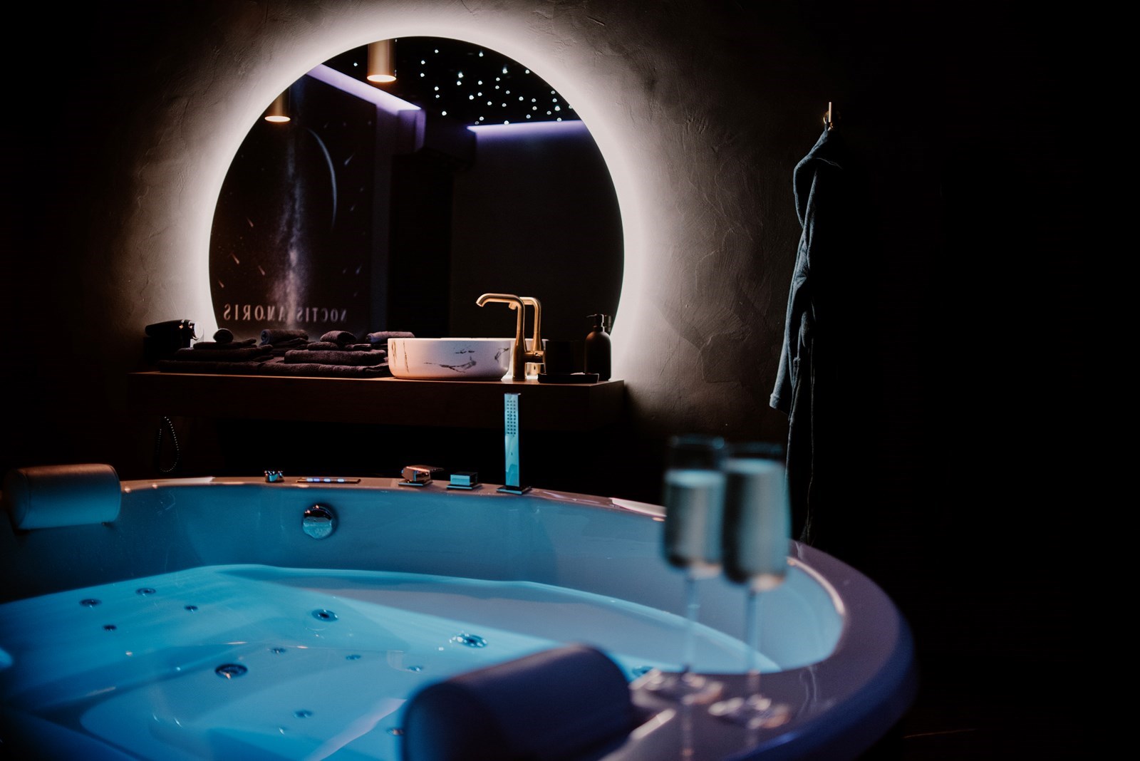 Origineel overnachten in romantische suite onder de sterren met een grote jacuzzi