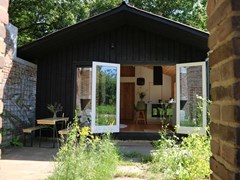 Een uniek vakantiehuis in de ruïne van een schuur  Een uniek vakantiehuis in de ruïne van een schuur
