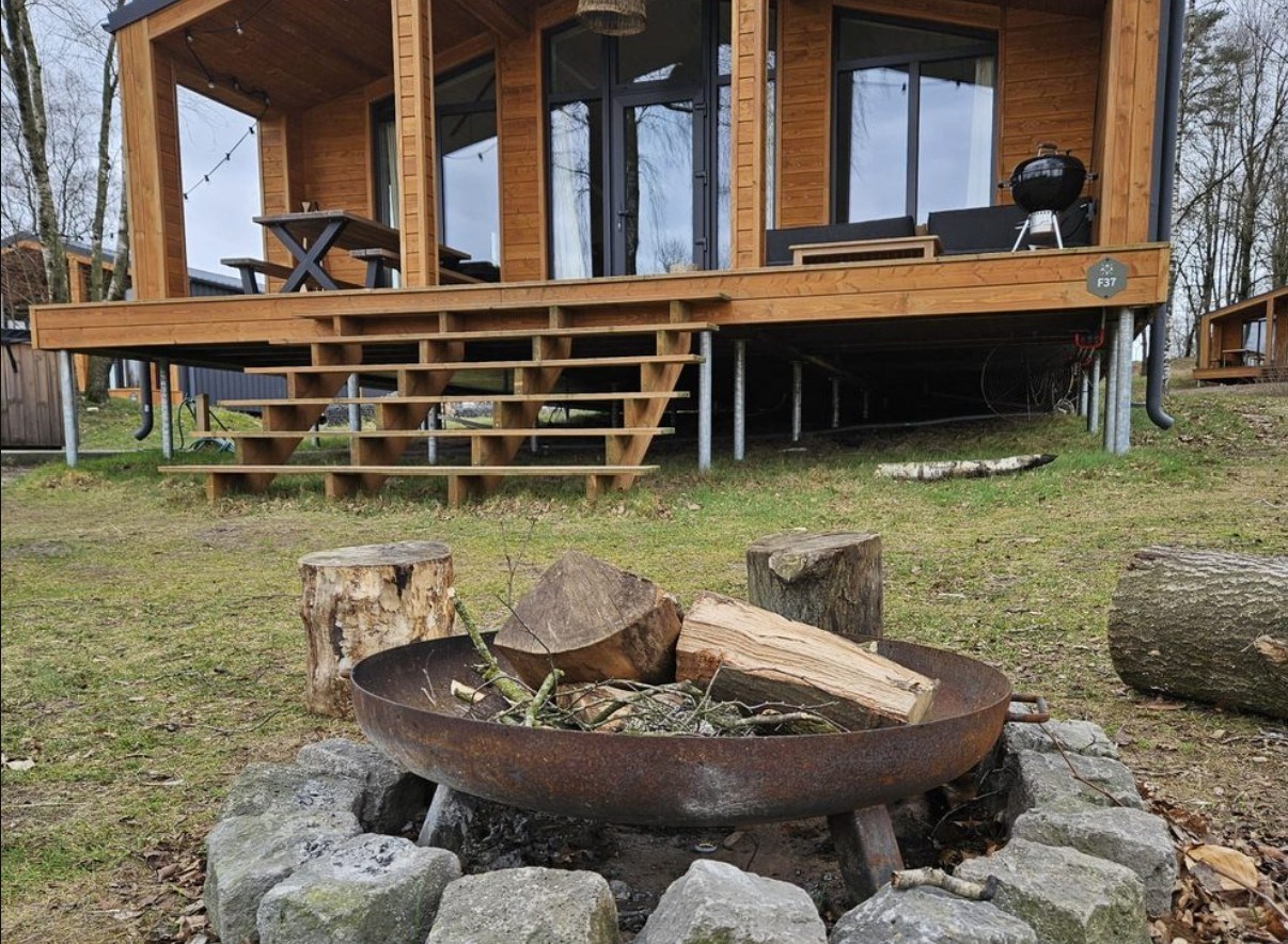 Uniek vakantiehuis met uitzicht op het meer inclusief hottub