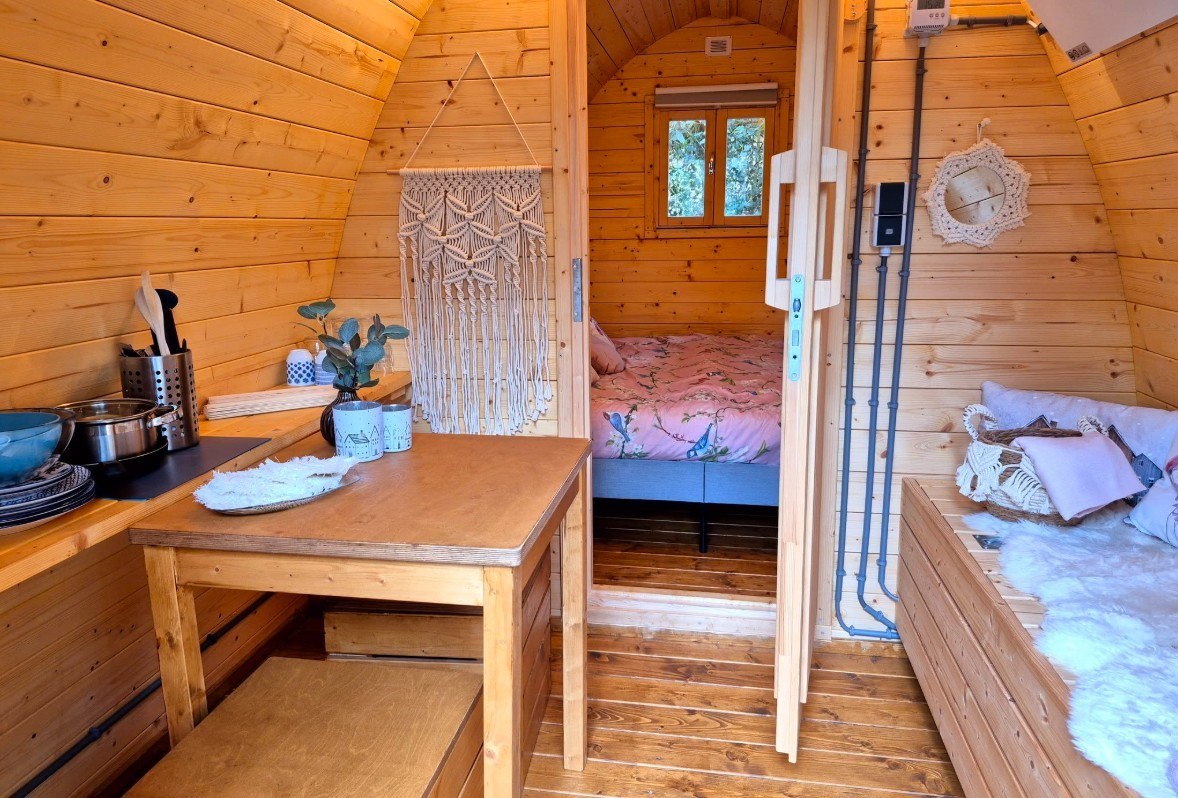 Origineel overnachten in een POD met privé sanitair