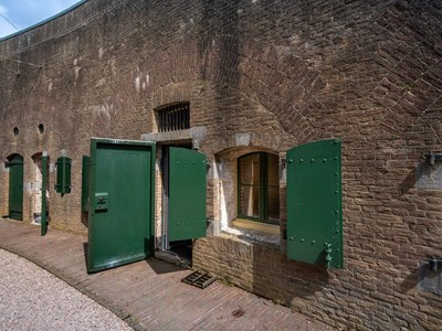 Overnachten in het voormalige Soldatenverblijf van het Fort Overnachten in het voormalige Soldatenverblijf van het Fort