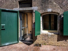 Overnachten in het voormalige Soldatenverblijf van het Fort Overnachten in het voormalige Soldatenverblijf van het Fort