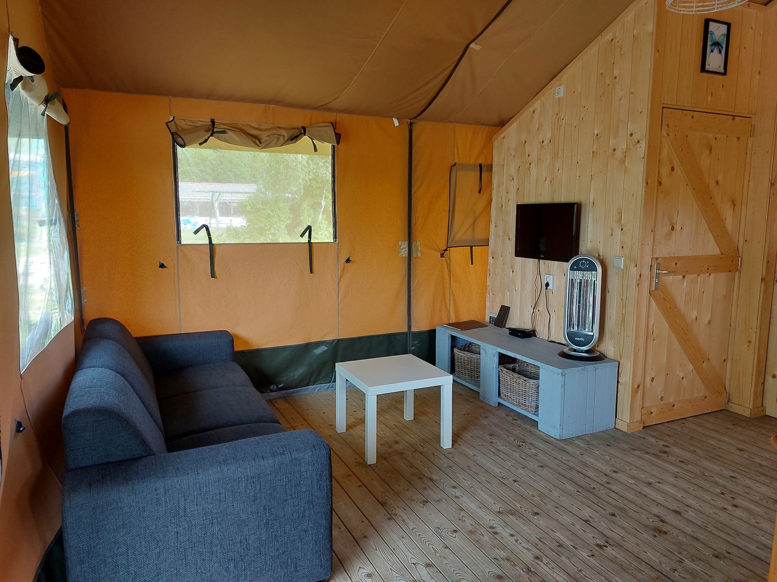 Glamping in een kant en klare safaritent met omheinde tuin
