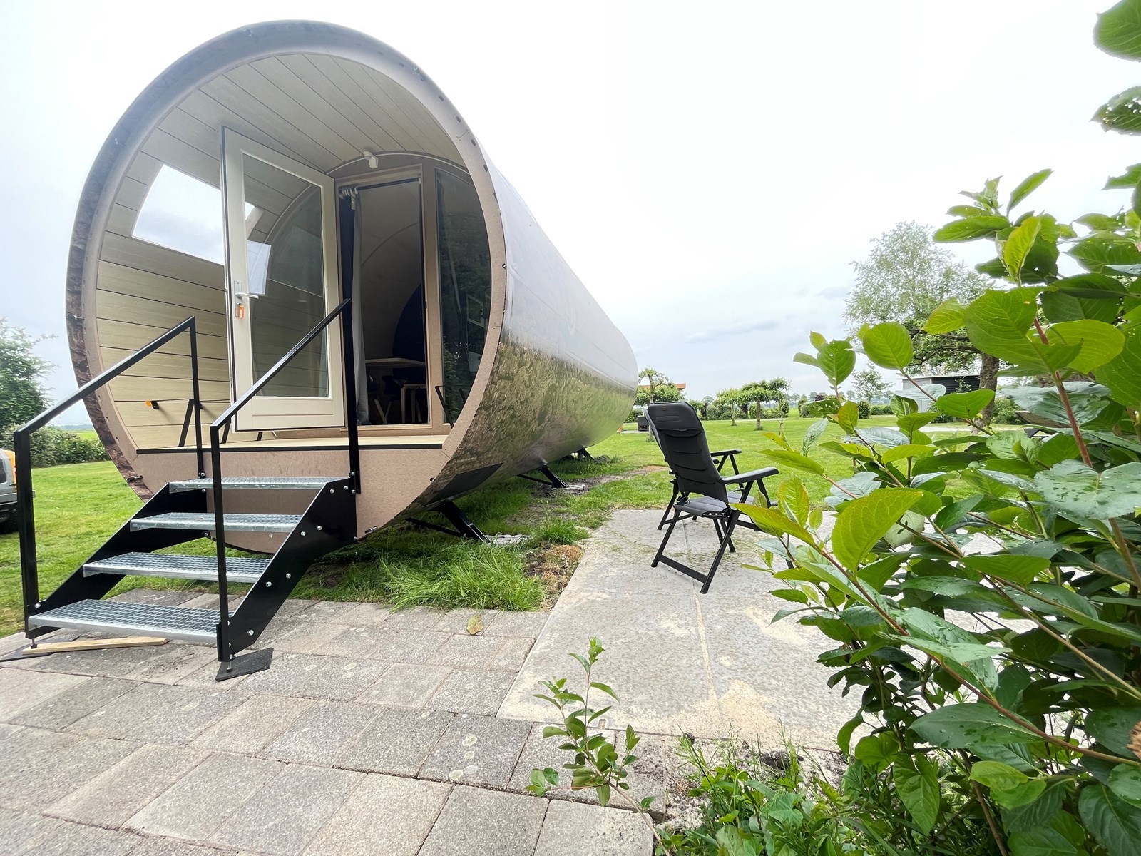 Unieke eco-lodge in de vorm van een Boomstam