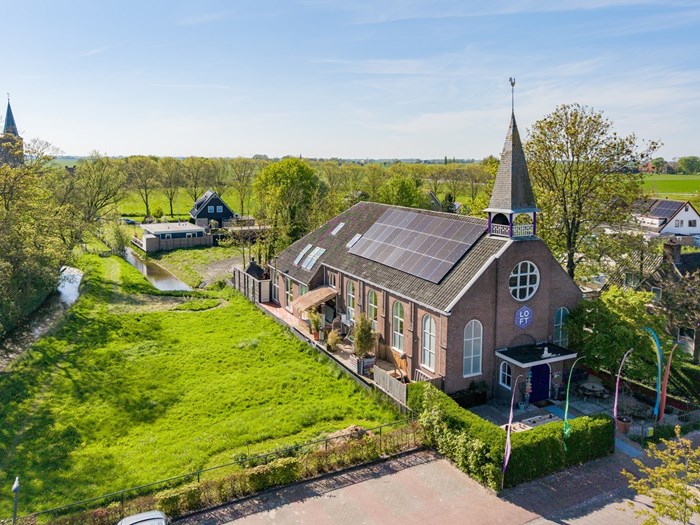 Kleurrijke groepsaccommodatie in een Kerk Kleurrijke groepsaccommodatie in een Kerk