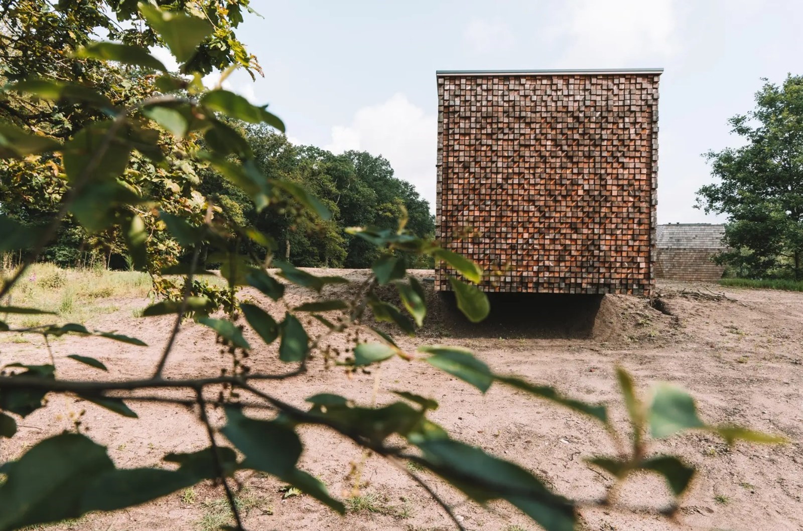 Uniek vakantiehuis dat balanceert in het landschap