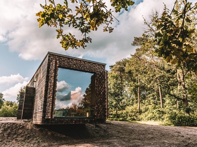 Uniek vakantiehuis dat balanceert in het landschap Uniek vakantiehuis dat balanceert in het landschap