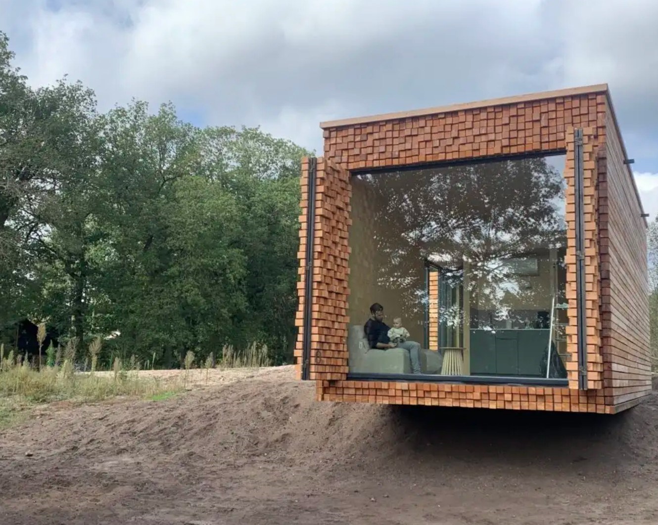 Uniek vakantiehuis dat balanceert in het landschap