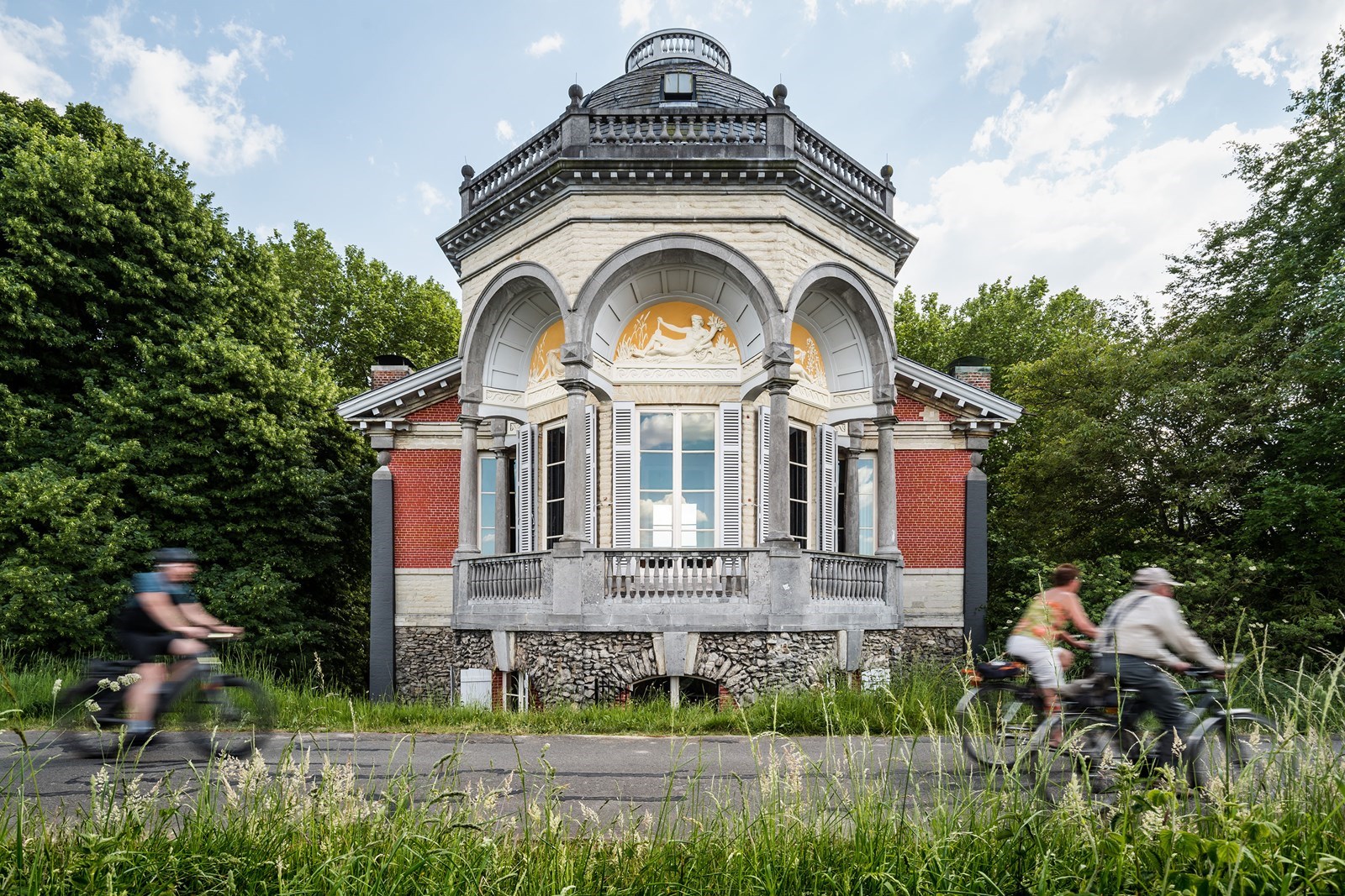 Vorstelijk overnachten in een 18e eeuws Paviljoen aan de Schelde met historische tuin en spiegelvijver