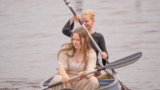 Origineel overnachten in een voormalig spijkstaal wagentje