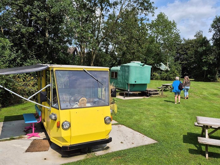 Origineel overnachten in een voormalig spijkstaal wagentje Origineel overnachten in een voormalig spijkstaal wagentje