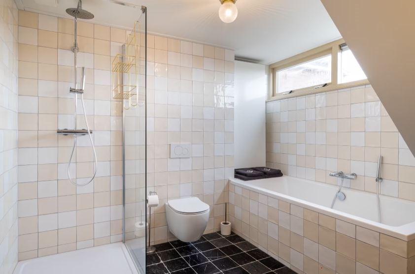 Suite in een 17e-eeuws rechthuis in Friesland