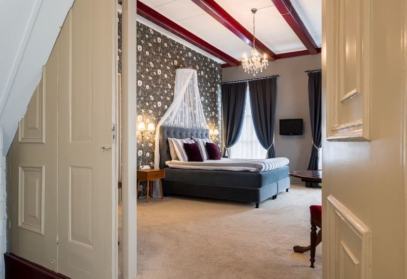 Unieke kamer in een 17e-eeuws rechthuis in Friesland