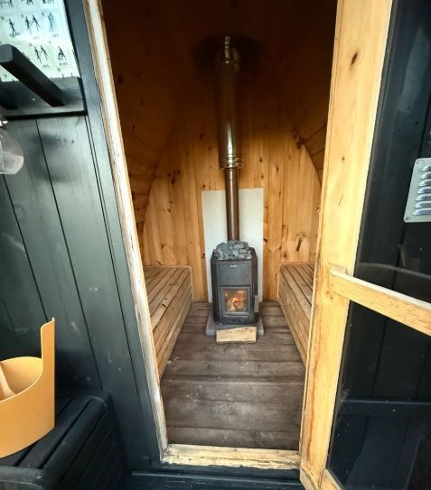 Het Lovenest: Een stijlvolle glampingtent met hottub en privé sauna op een privéterrein in de Achterhoek