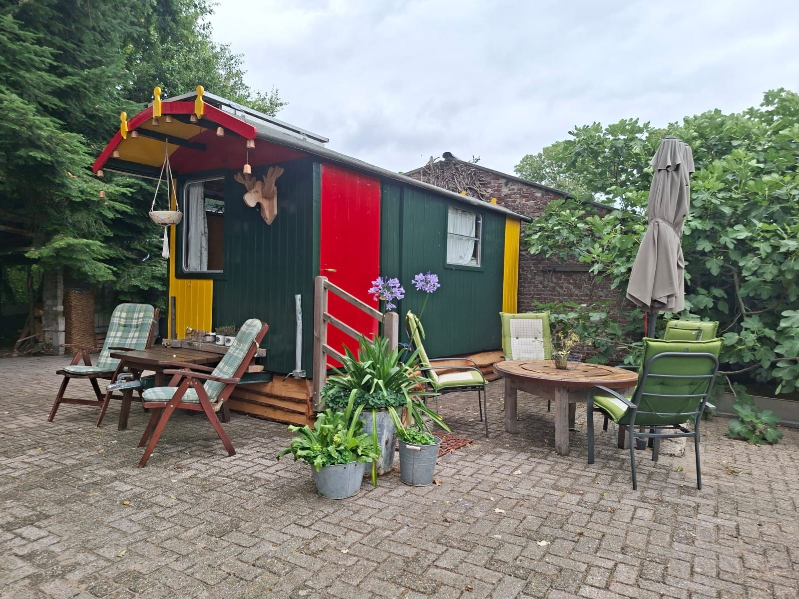 Sfeervolle pipowagen op een prachtig plekje achter de boerderij