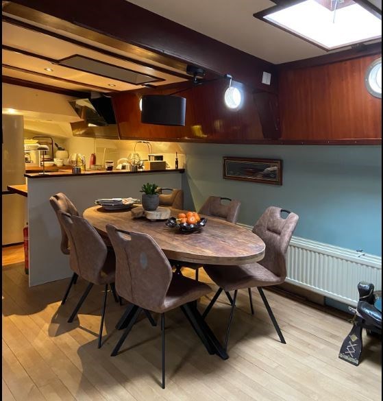 Ervaar het leven op het water op dit bijzonder schip uit 1896