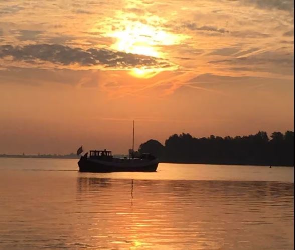 Ervaar het leven op het water op dit bijzonder schip uit 1896