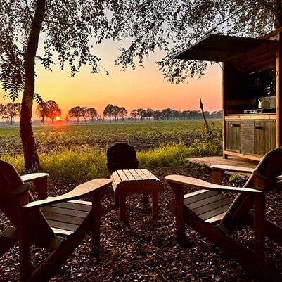 Vintage caravan in landelijke stijl