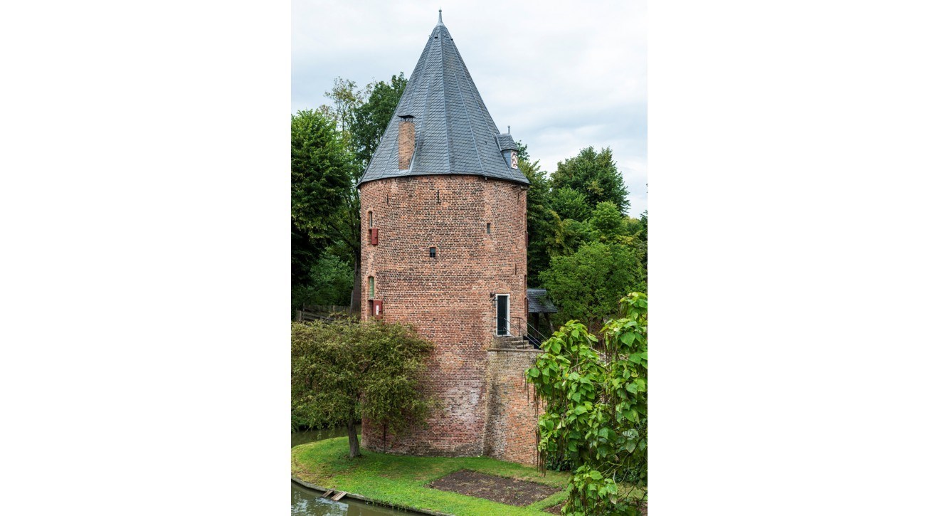 Overnachten in een eeuwenoude verdedigingstoren van een écht middeleeuws kasteel