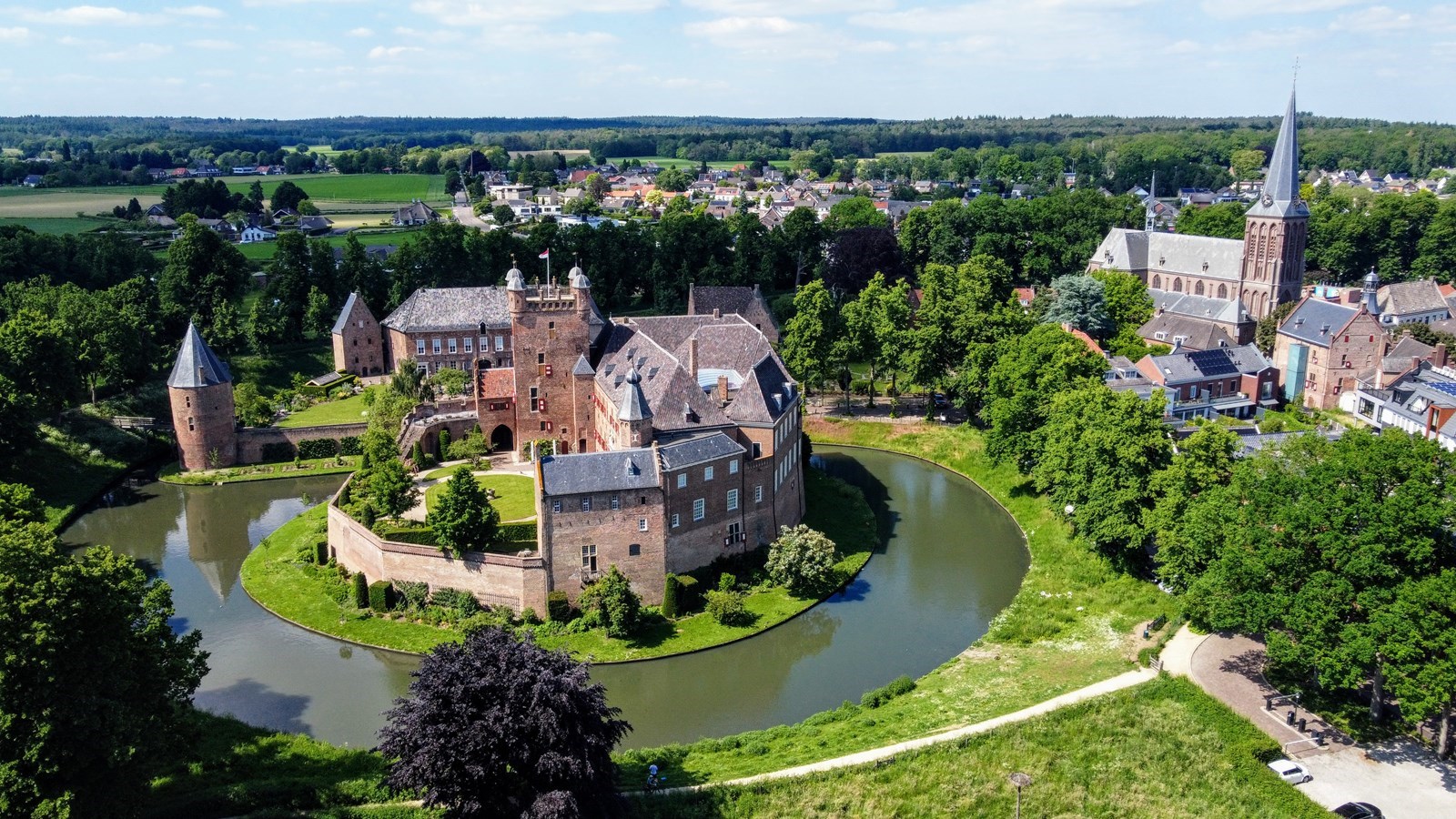 Overnachten in een eeuwenoude verdedigingstoren van een écht middeleeuws kasteel