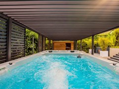 Super-de-luxe privé wellness met zwemspa, bubbelbad en panorama buitensauna Super-de-luxe privé wellness met zwemspa, bubbelbad en panorama buitensauna