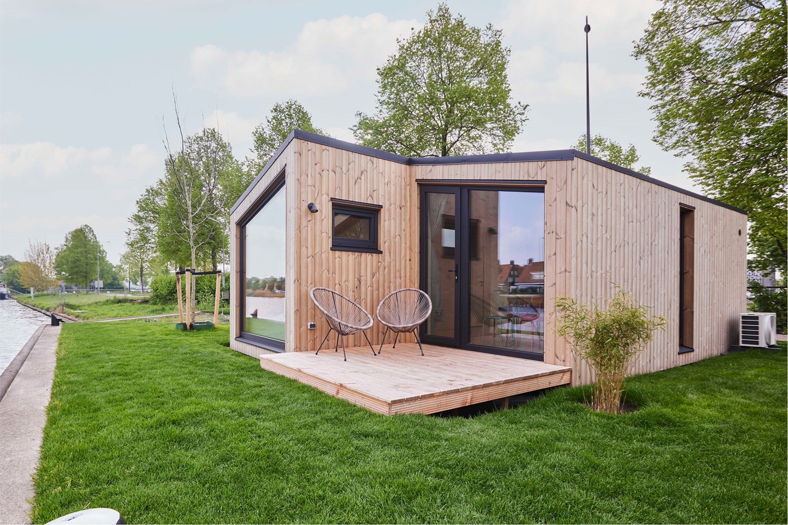 Tiny House op een stadscamping in Den Bosch: Klein slapen, groots genieten!
