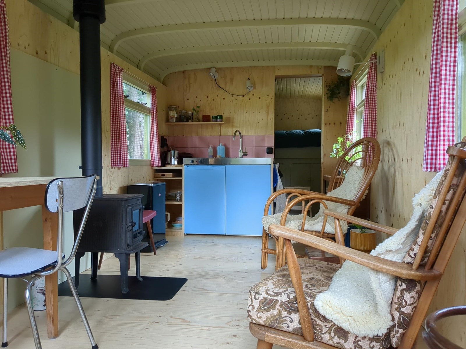 Pipowagen met eigen toilet- en douchekar en volledige privacy