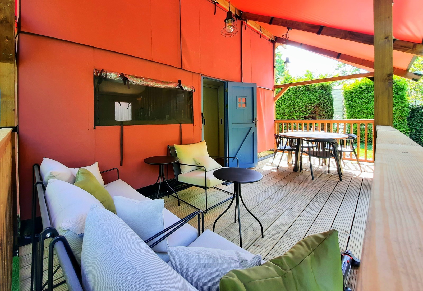 Luxe Glamping lodge met uitzicht over het meer