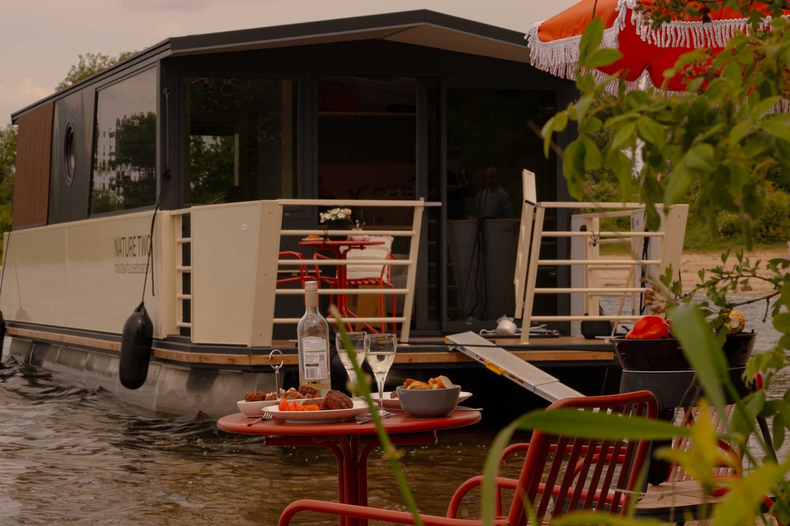 Houseboat midden in de natuur én de vrijheid om zelf te varen