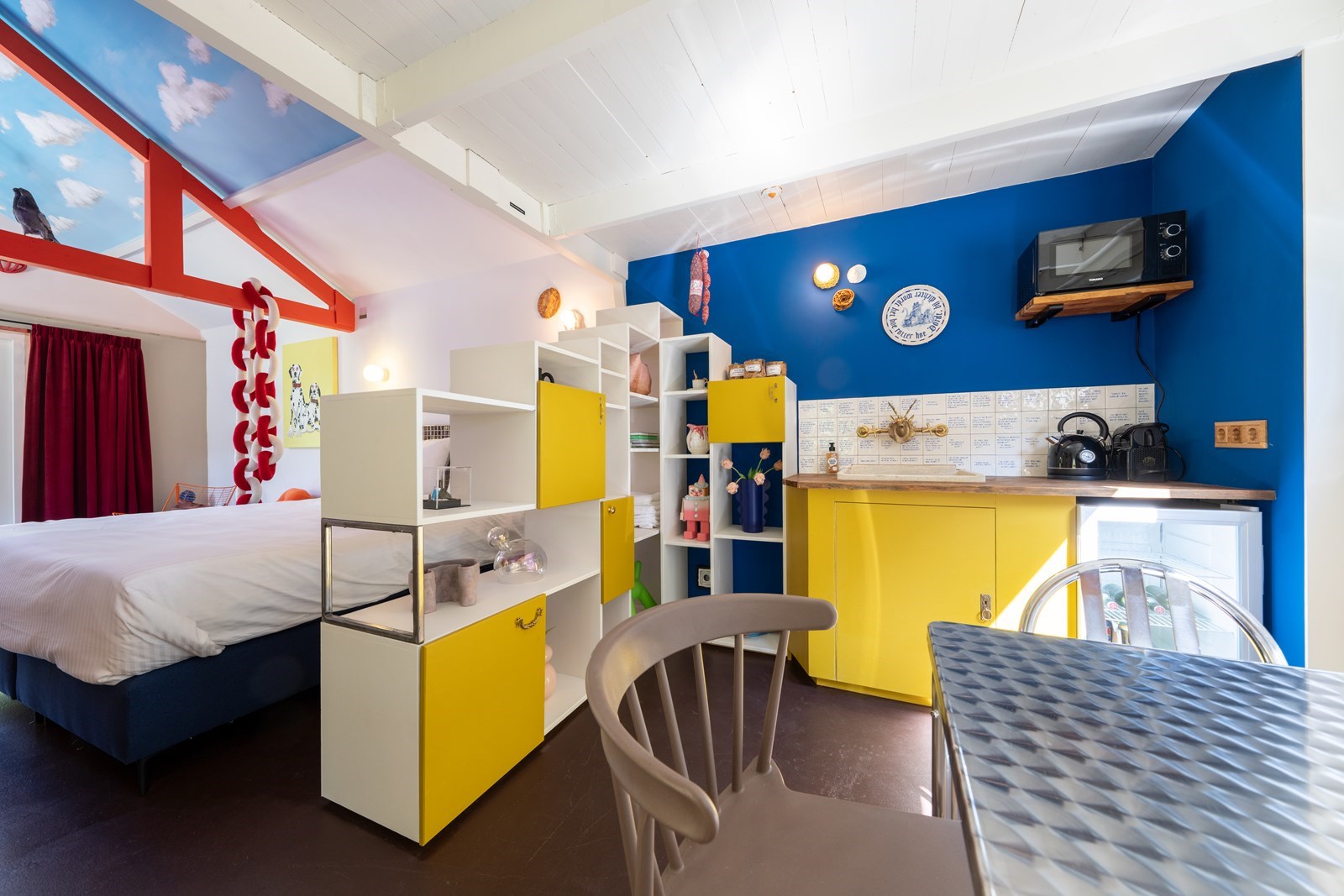 Slapen in een excentrieke kunstkamer met houtgestookte hottub