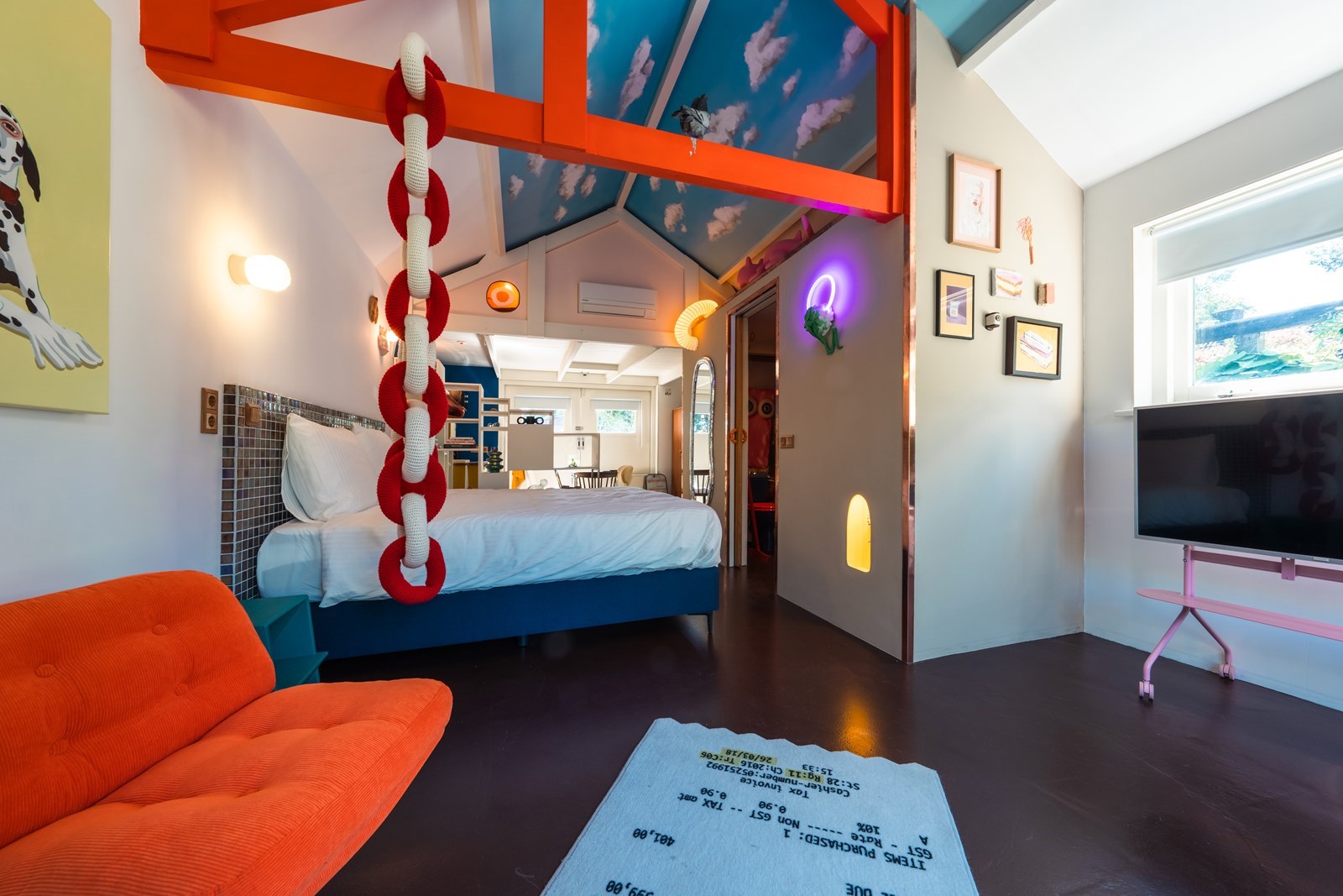 Slapen in een excentrieke kunstkamer met houtgestookte hottub