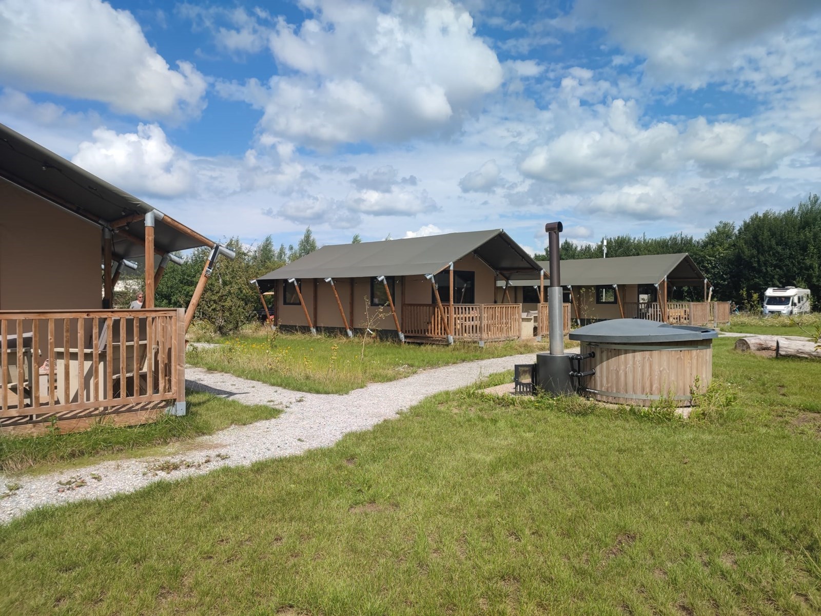 All-season glamping huisje met kachel en airco