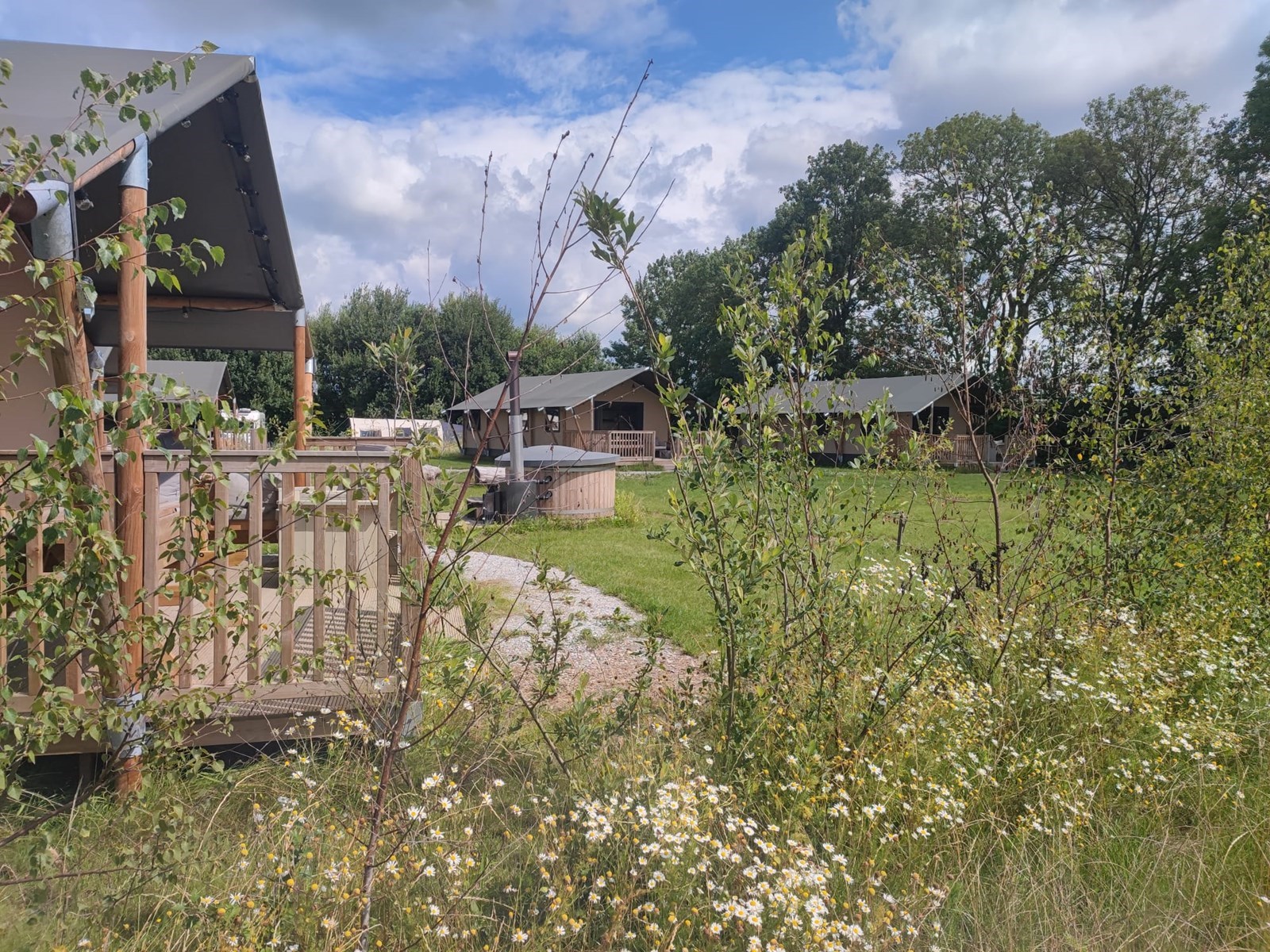 All-season glamping huisje met kachel en airco