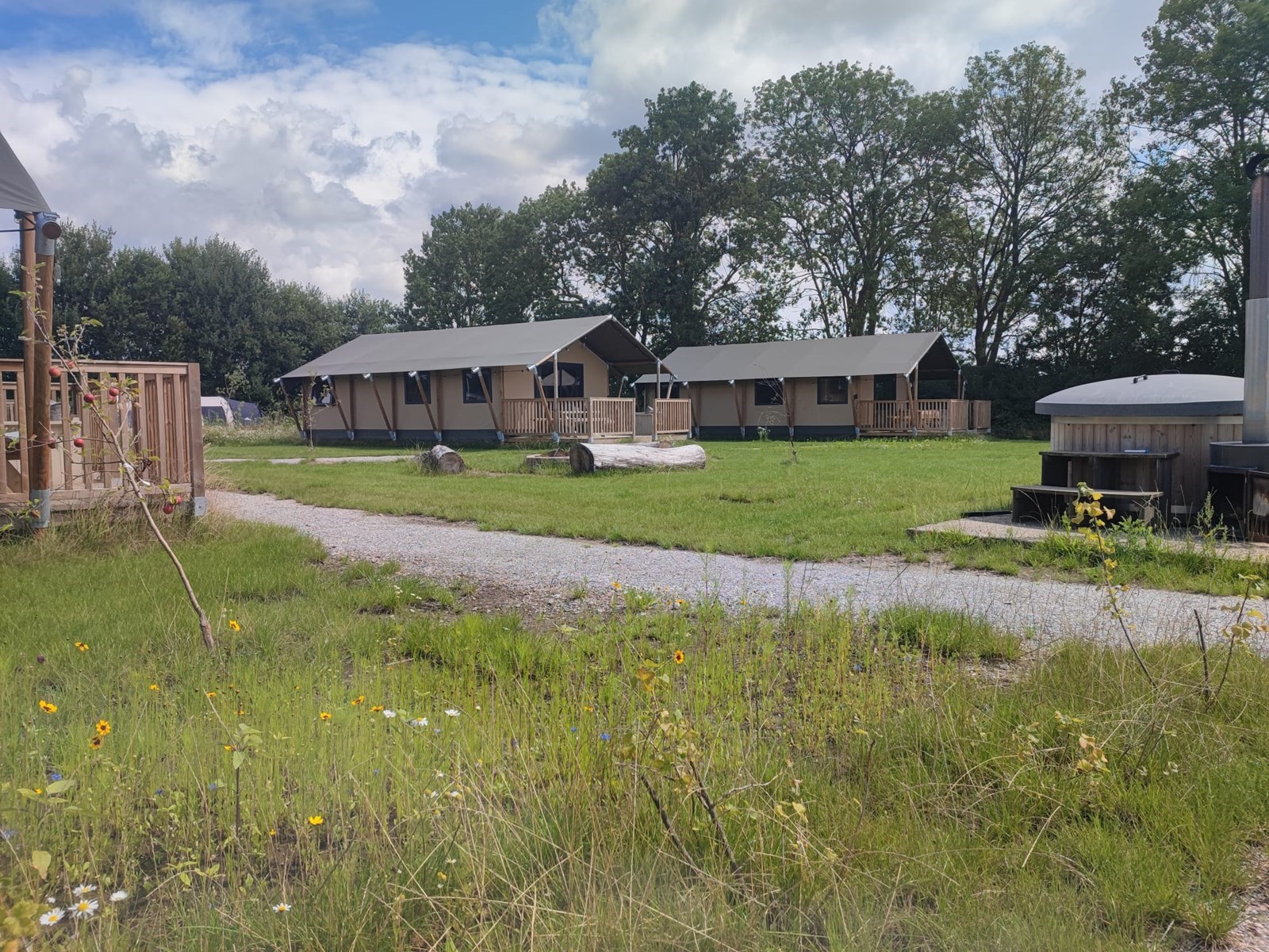 All-season glamping huisje met kachel en airco