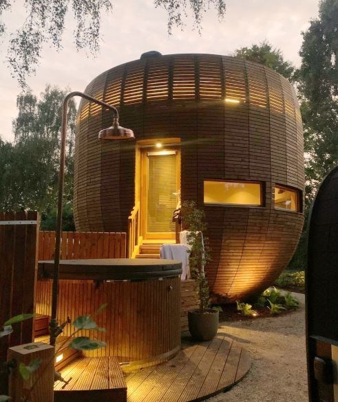 Uniek architectonisch tiny house met privé hottub en sauna